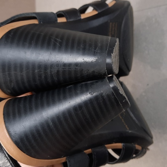 Clarks black leather woven upper heeled sandals, size 8.5 - Picture 10 of 12